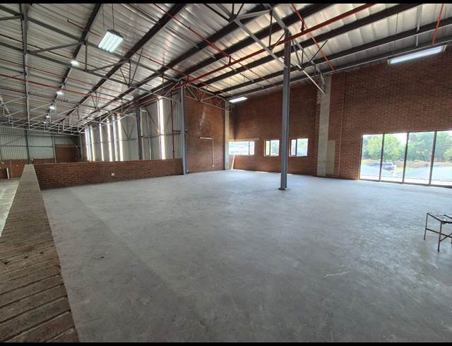 4,891M² WAREHOUSE TO LET IN POMONA