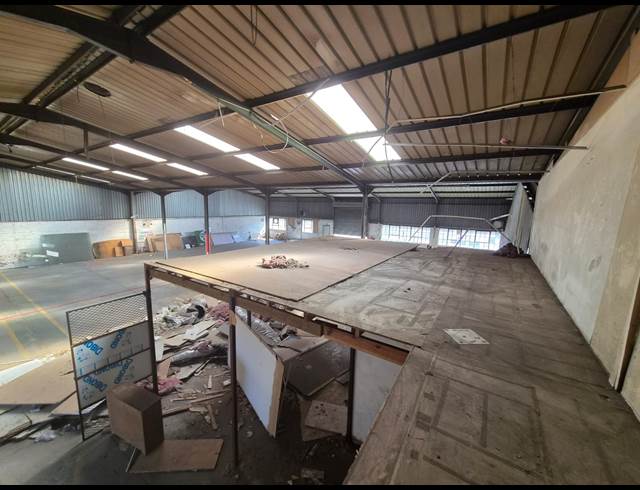 750M² WAREHOUSE TO LET IN WADEVILLE