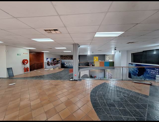 2,618M² RETAIL TO LET IN FERNDALE
