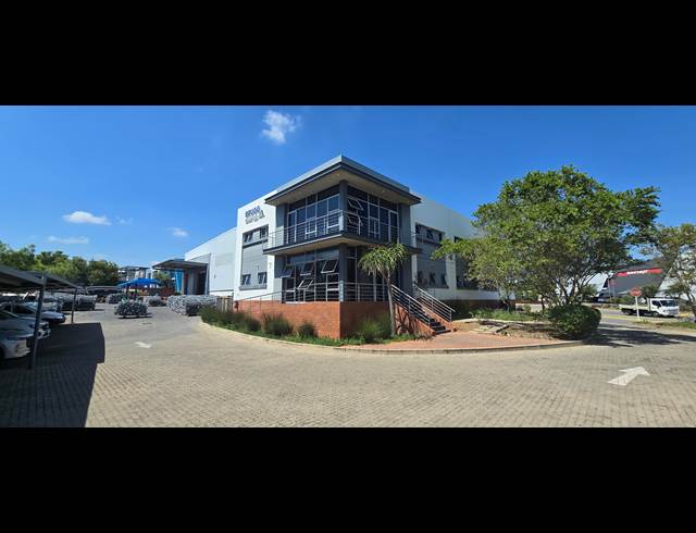 2,600M² WAREHOUSE TO LET IN LANSERIA