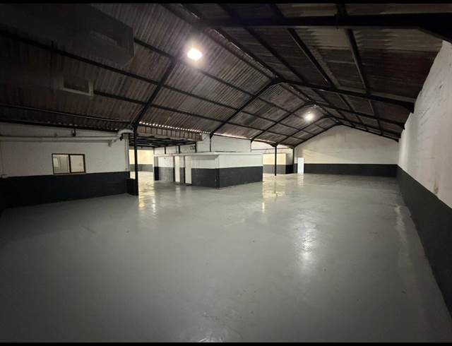 1,061M² WAREHOUSE TO LET IN LANSDOWNE