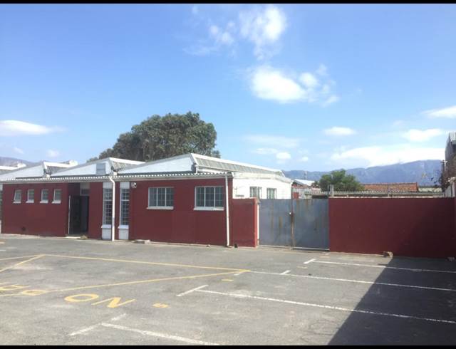 269M² WAREHOUSE TO LET IN RETREAT