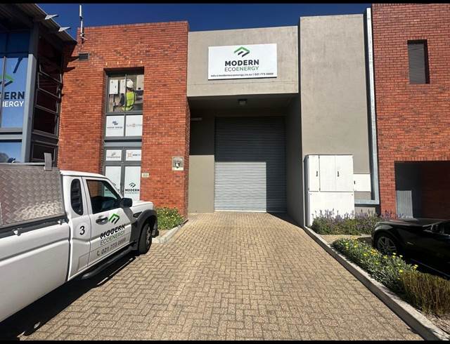 449M² WAREHOUSE TO LET IN STIKLAND INDUSTRIAL