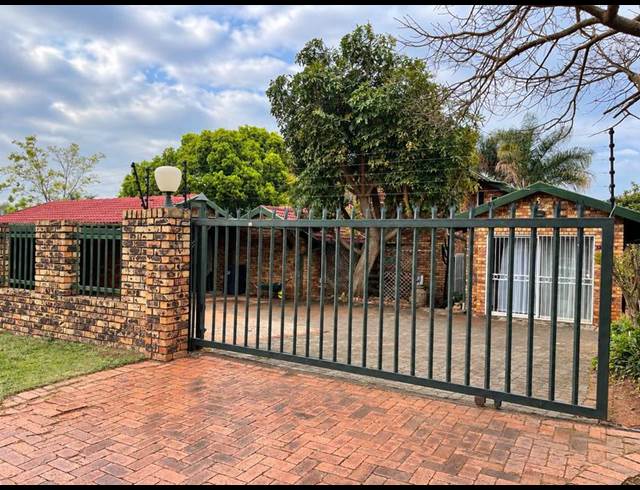 4 BEDROOM PROPERTY TO RENT IN MORELETAPARK