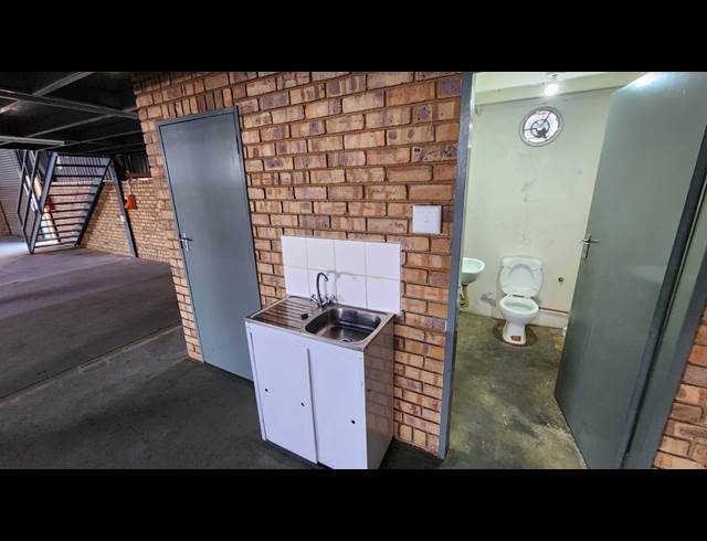 375M² WAREHOUSE TO LET IN ROSSLYN
