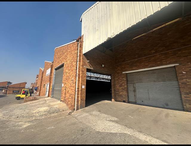 1,900M² WAREHOUSE TO LET IN ELANDSFONTEIN