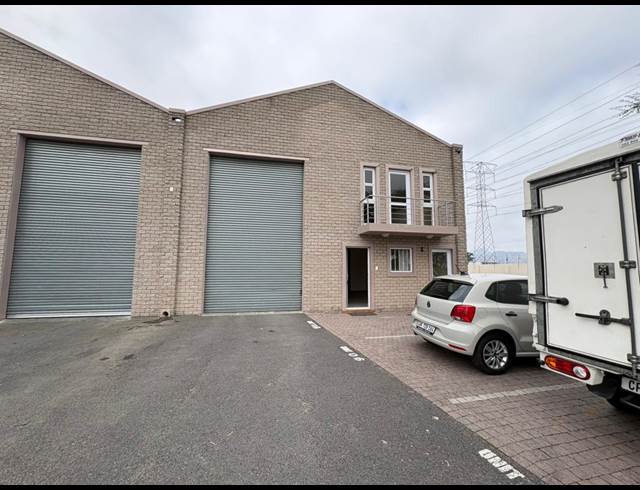 352M² WAREHOUSE TO LET IN STRAND CENTRAL