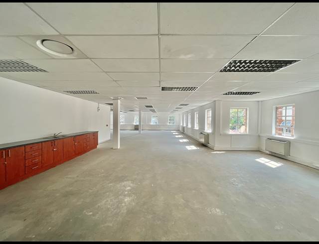 690M² OFFICE TO LET IN FOURWAYS