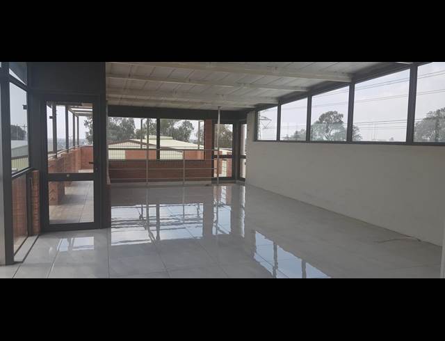 1,600M² WAREHOUSE TO LET IN TUNNEY