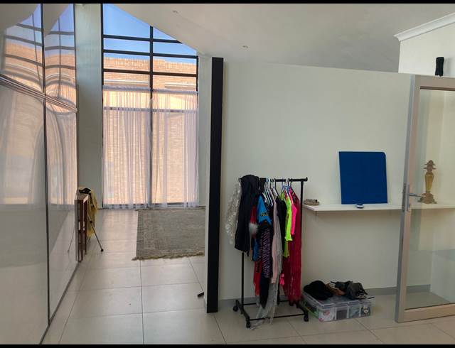 OFFICE PROPERTY TO RENT IN LONEHILL