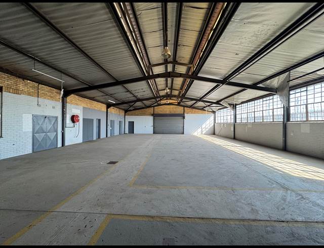 1,200M² WAREHOUSE TO LET IN ROODEPOORT CENTRAL