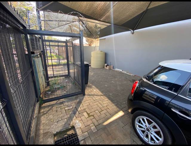 1,000M² BUSINESS CENTRE TO LET IN RUSTENBURG CENTRAL
