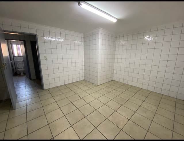 1,250M² WAREHOUSE TO LET IN KILLARNEY GARDENS