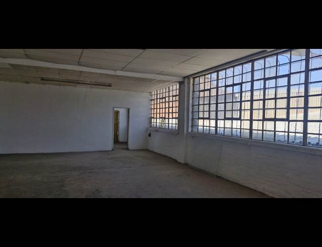 200M² WAREHOUSE TO LET IN VILLAGE MAIN