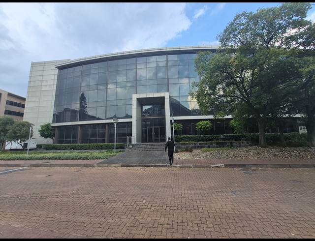 2,469M² BUILDING TO LET IN PARKTOWN