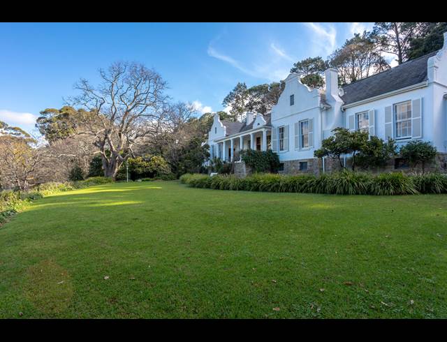 5 BEDROOM FREESTANDING TO LET IN CONSTANTIA
