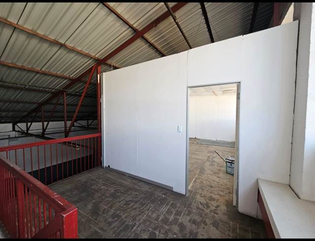 154M² WAREHOUSE TO LET IN STEELEDALE
