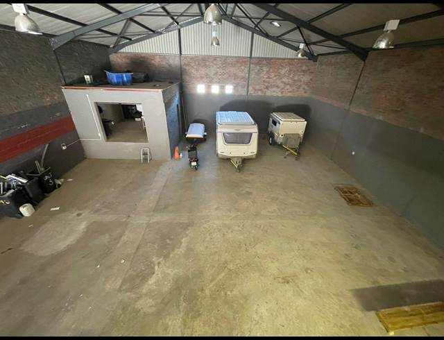 482M² WAREHOUSE TO LET IN EVERITE INDUSTRIA