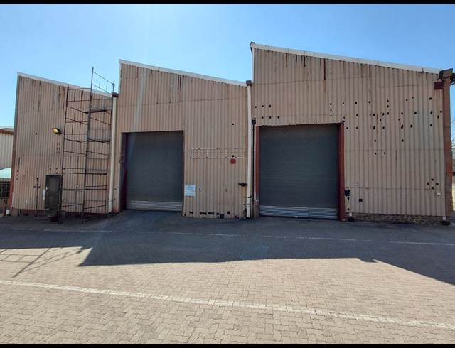 1,100M² WAREHOUSE TO LET IN CLAYVILLE