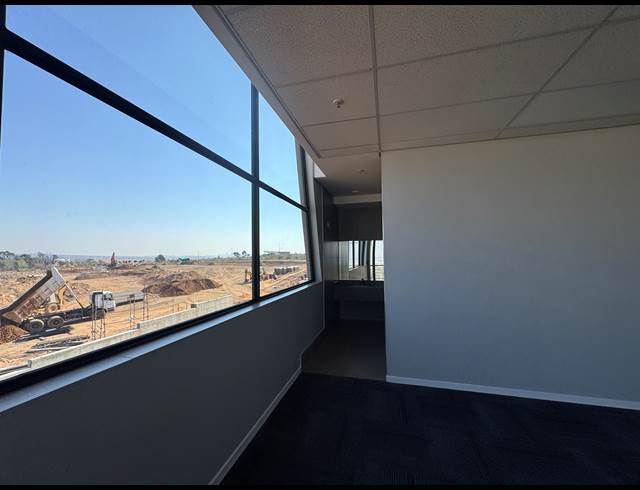 1,910M² WAREHOUSE TO LET IN AIRPORT PARK