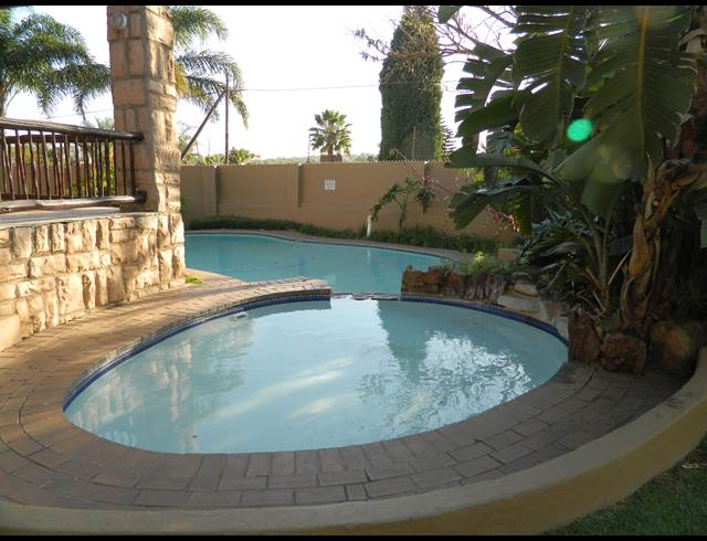 2 bed property to rent in DOUGLASDALE