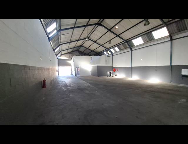 350M² WAREHOUSE RENTED IN STIKLAND INDUSTRIAL
