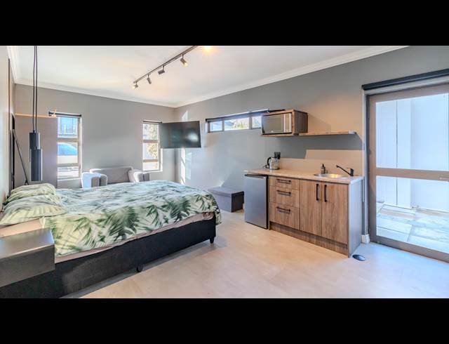 6 BEDROOM HOUSE TO LET IN BIG BAY