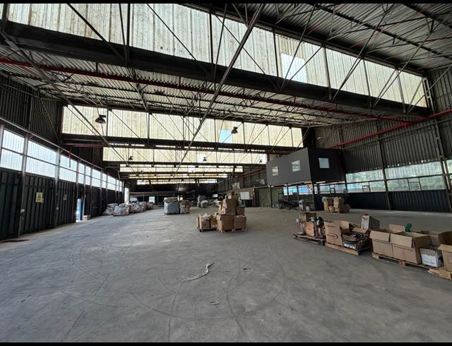 2,169M² WAREHOUSE TO LET IN CLAYVILLE