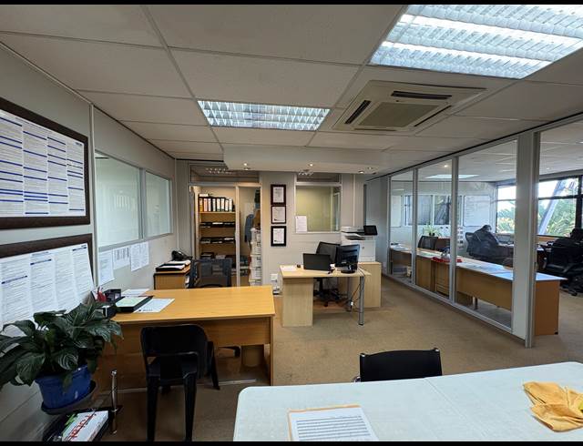 193M² OFFICE TO LET IN PAROW NORTH