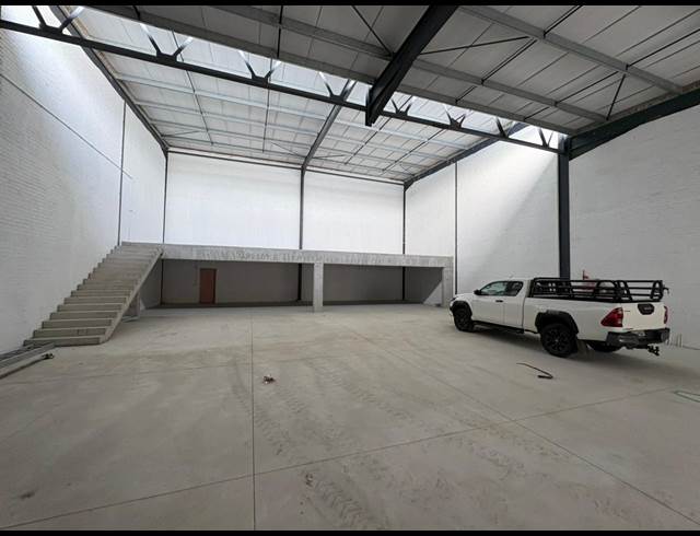 619.60M² WAREHOUSE TO LET IN FIRGROVE