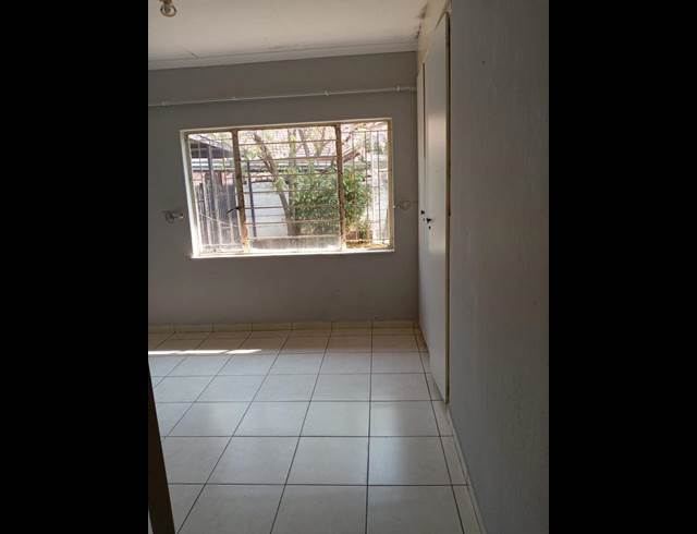 1 BEDROOM PROPERTY TO RENT IN MAYBERRY PARK