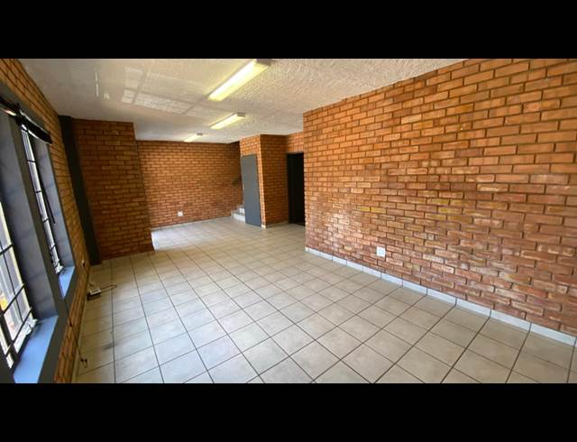 271M² WAREHOUSE TO LET IN HENNOPSPARK