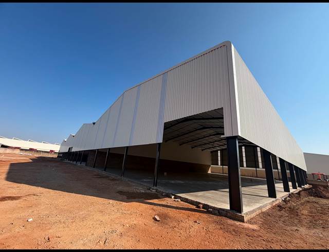3,150M² WAREHOUSE TO LET IN CLAYVILLE