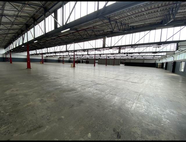 16,786M² WAREHOUSE RENTED IN EPPING INDUSTRIAL