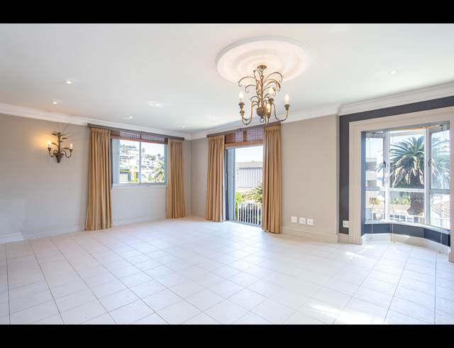 2 BEDROOM APARTMENT RENTED IN BANTRY BAY