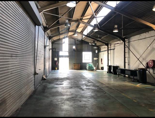 550M² WAREHOUSE TO LET IN STIKLAND
