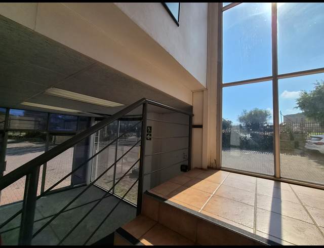 4,195M² WAREHOUSE TO LET IN HALFWAY HOUSE