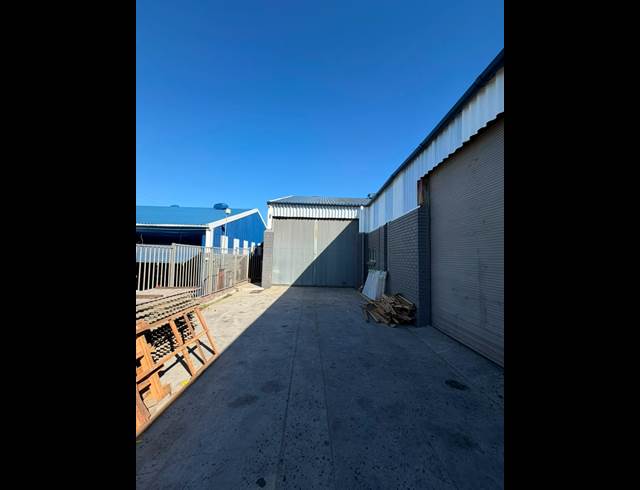 425M² WAREHOUSE TO LET IN STIKLAND INDUSTRIAL