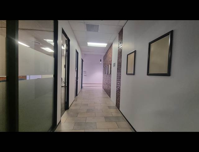 3,554M² OFFICE TO LET IN WOODSTOCK