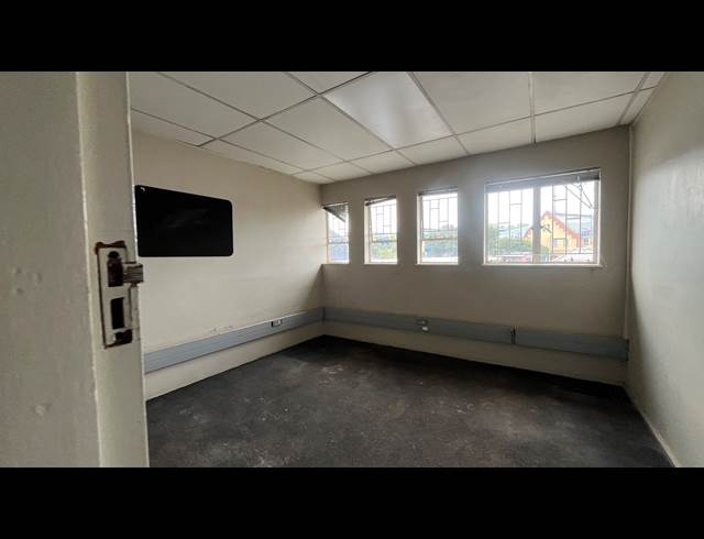 428M² WAREHOUSE TO LET IN MEADOWDALE