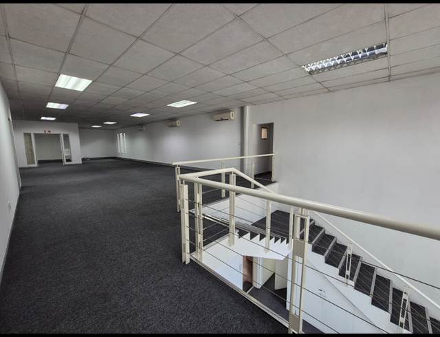 1,428M² WAREHOUSE TO LET IN LINBRO PARK