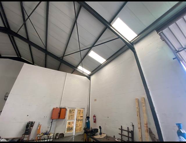300M² WAREHOUSE TO LET IN KILLARNEY INDUSTRIA