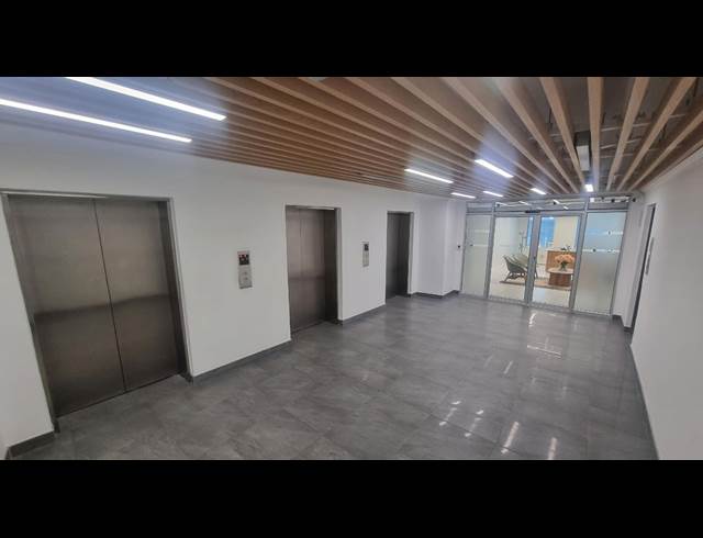 1,133.10M² OFFICE TO LET IN FORESHORE