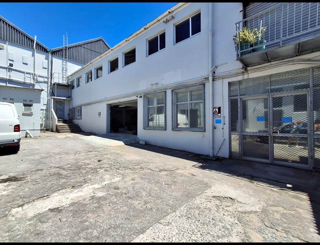 217M² WAREHOUSE RENTED IN ARCADIA