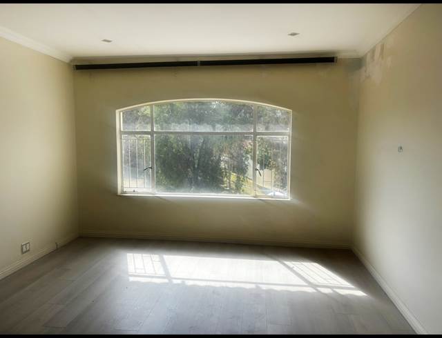 105M² BUILDING TO LET IN FOURWAYS