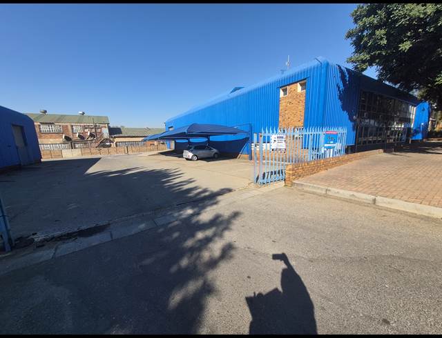 400M² FACTORY TO LET IN BENROSE