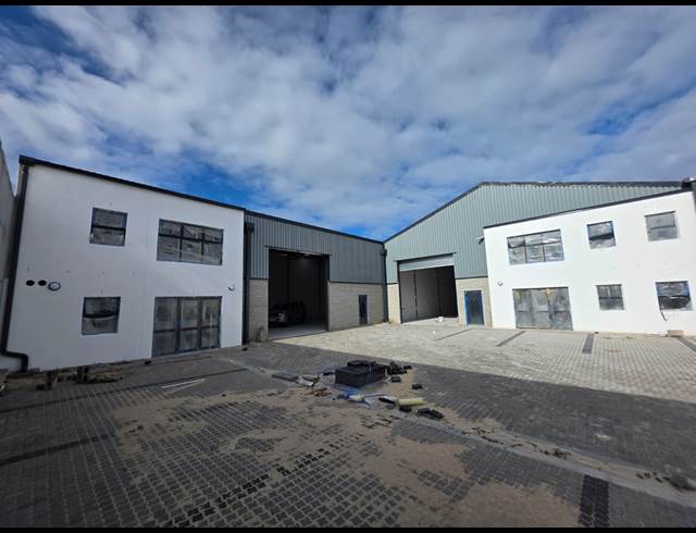 636M² WAREHOUSE TO LET IN FIRGROVE INDUSTRIAL ESTATE