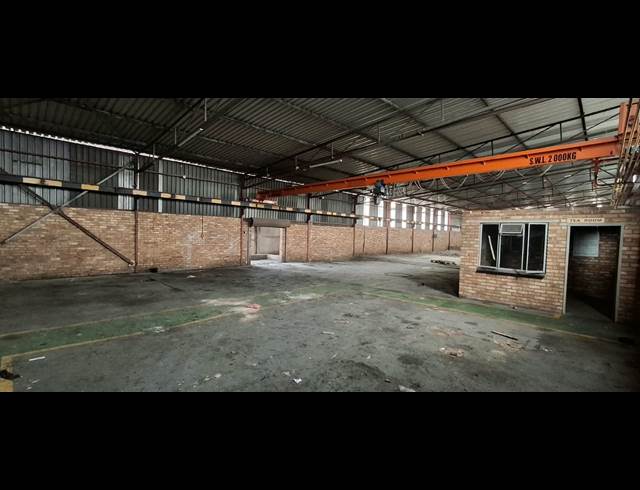 600M² BUILDING TO LET IN VULCANIA
