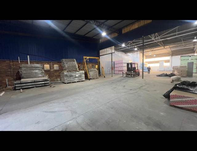755M² WAREHOUSE TO LET IN DRIEHOEK
