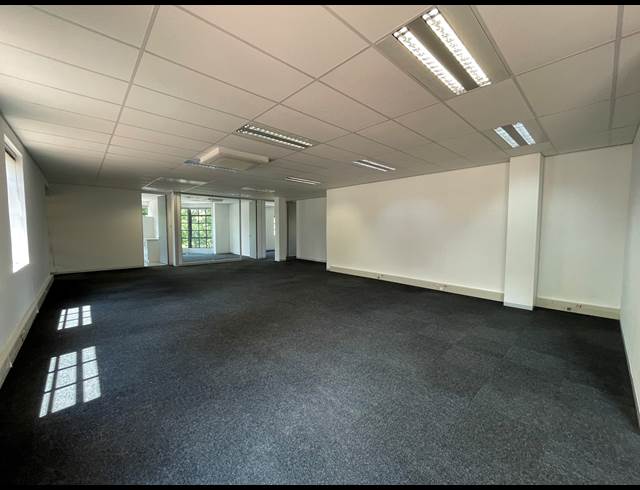 364M² OFFICE TO LET IN LYME PARK